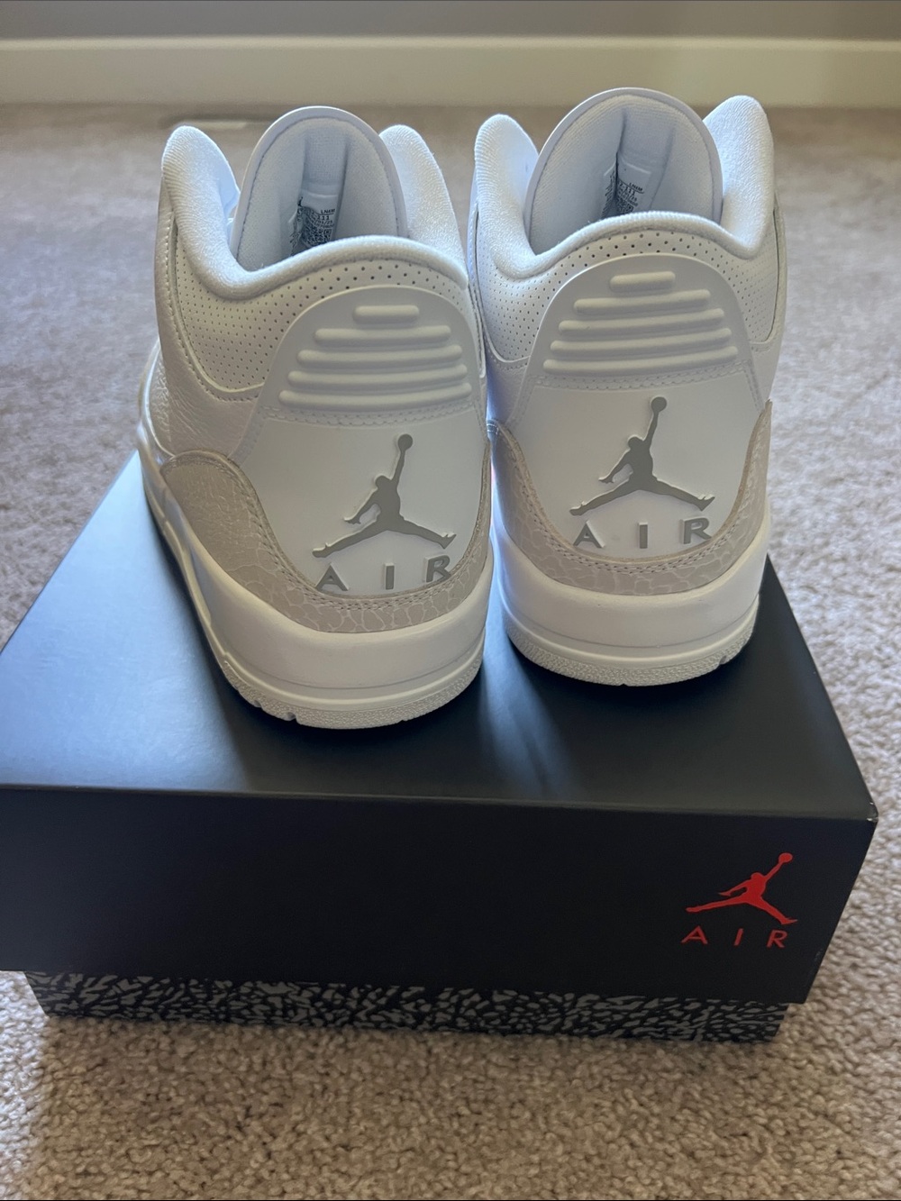 Air Jordan 3 Retro Men’s Sneakers - White/Light Gray - Picture 4 of 8